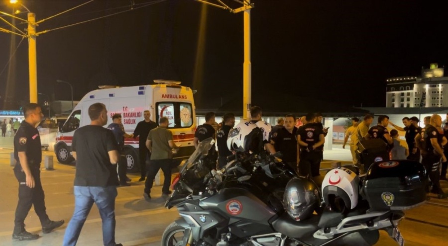 Bursa'da bıçaklı "yan bakma" kavgası!