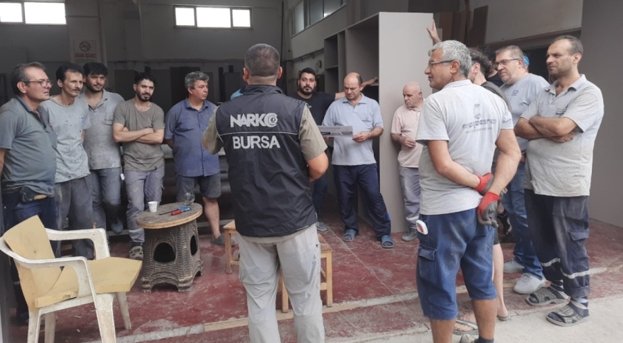 Bursa'da narkotik polisi binlerce vatandaşı bilgilendirdi