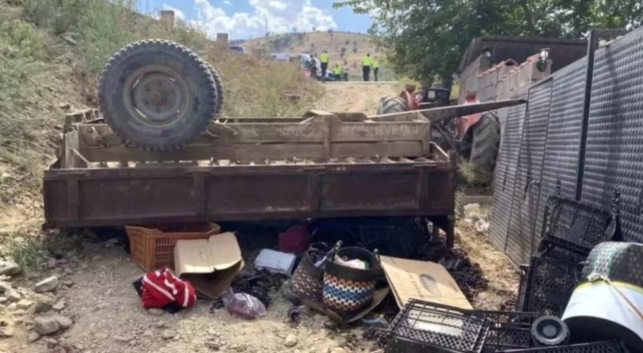 Traktör devrildi! Çok sayıda işçi yaralandı