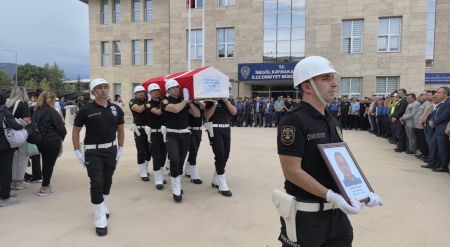 Bursa'da kansere yenik düşen emekli polis son yolculuğuna uğurlandı