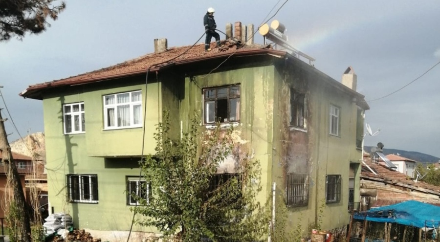 Telefonun şarj aleti bomba gibi patladı