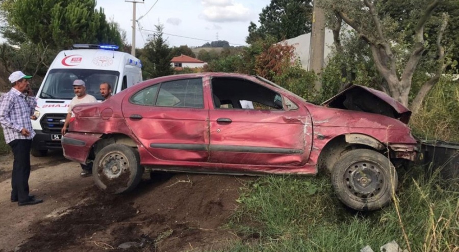 Kontrolden çıkan araç fidanlığa uçtu! Sürücü sıkıştı