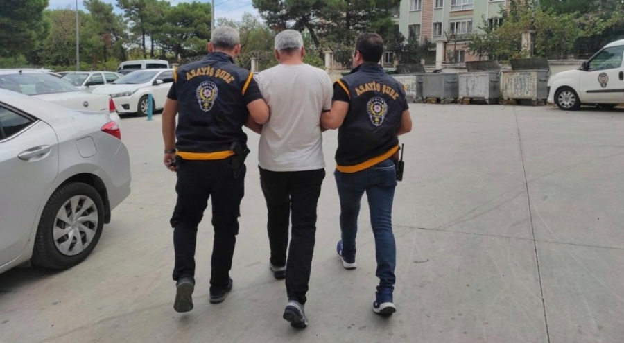 Okul müdürüne ateş ederken silahı tutukluk yapan veli, tutuklandı