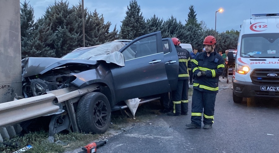 Araç bariyere saplandı, sürücü hayatını kaybetti