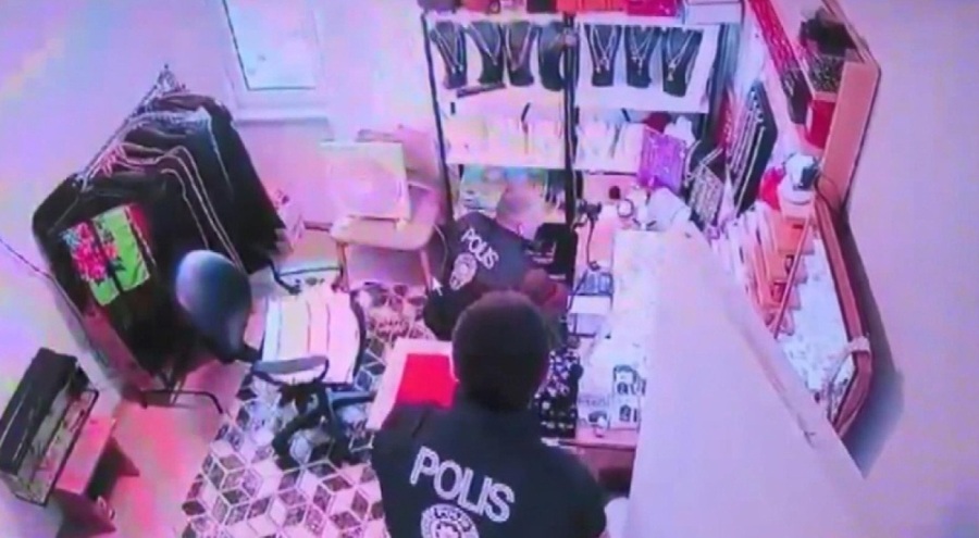 Sahte polislerden 150 bin dolarlık gasp