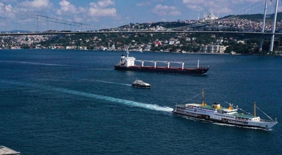 İstanbul Boğazı'nda gemi trafiği çift yönlü askıya alındı