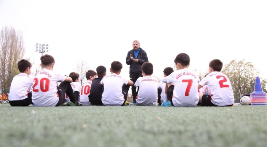 Gürsu Belediyesi kış futbol okulları yeni döneme hazırlanıyor