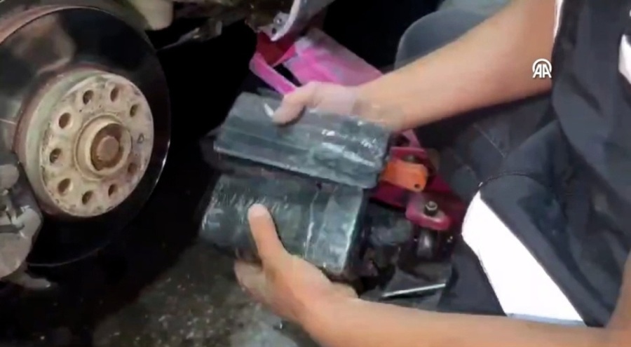 Çok sayıda kaçak cep telefonu ele geçirildi