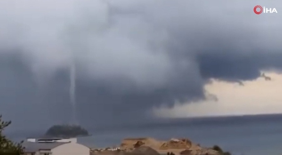 Giresun'da denizde hortum meydana geldi!