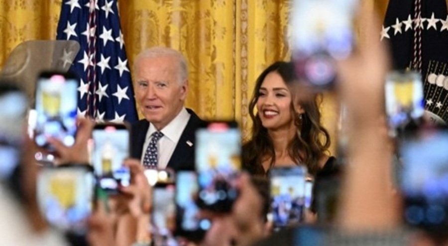 Joe Biden, Jessica Alba'dan iş istedi!