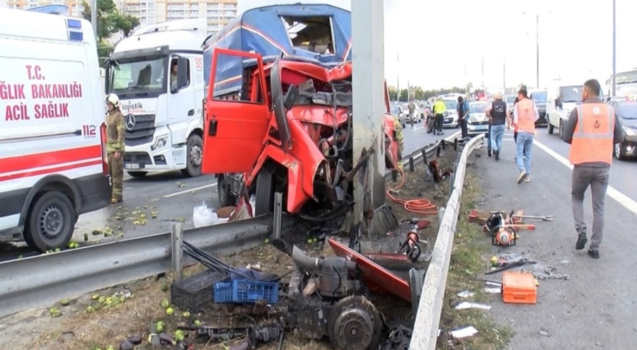 TEM Otoyolu'nda kamyonet kazası