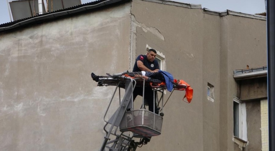 Tamir için çıktığı çatı sonu oldu!