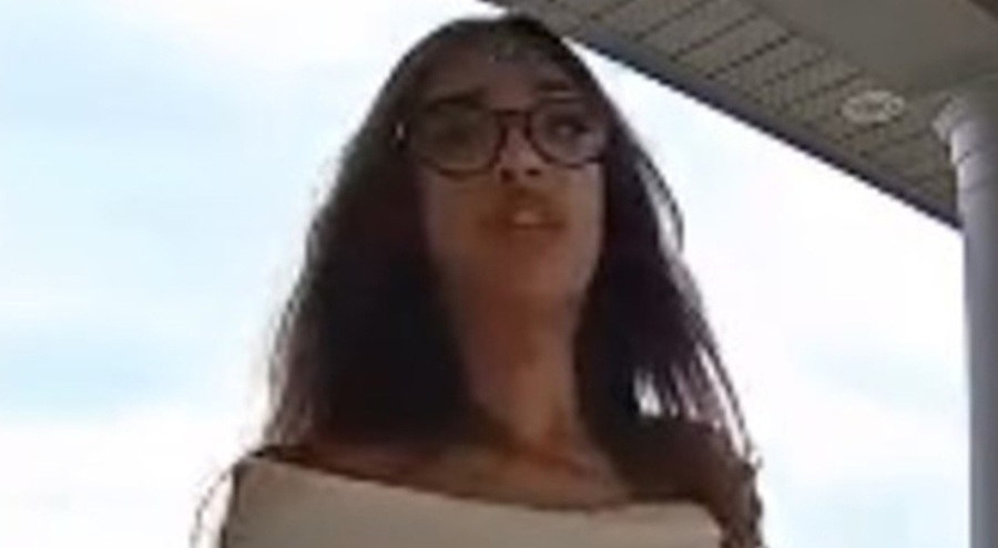 Lüks araç hırsızlığı: Kadın sahibine çarparak kaçtı