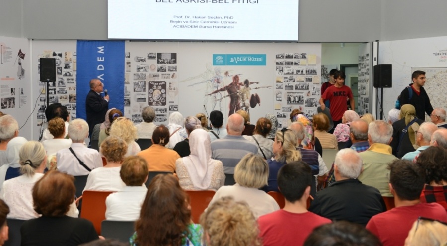 Nilüfer Belediyesi'nin düzenlediği Sağlık Buluşmaları'nda bel sağlığı konuşuldu
