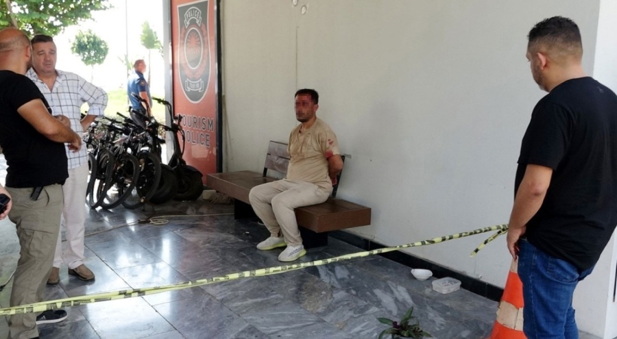 Antalya'da işten çıkarılma korkusuyla çalışan bıçakla saldırdı