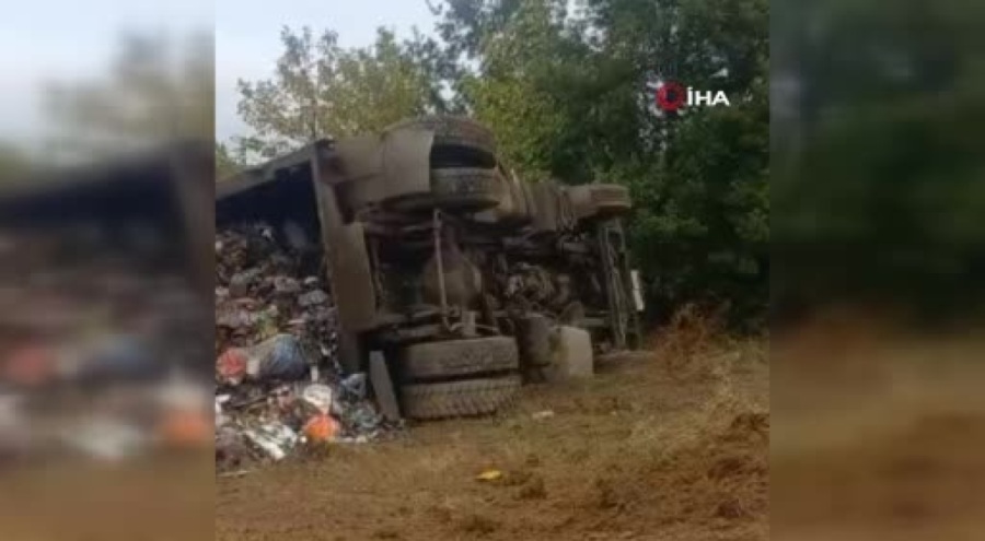 Bursa'da çöp kamyonu şarampole yuvarlandı