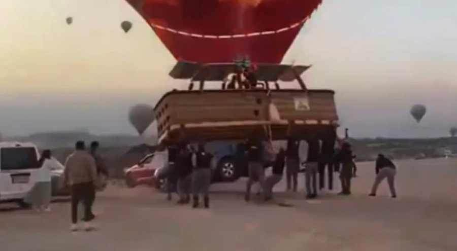 Kapadokya'da sıcak hava balonu otomobile çarptı!