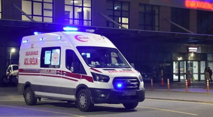 Feci kaza! Otomobiller çarpıştı 9 kişi yaralı