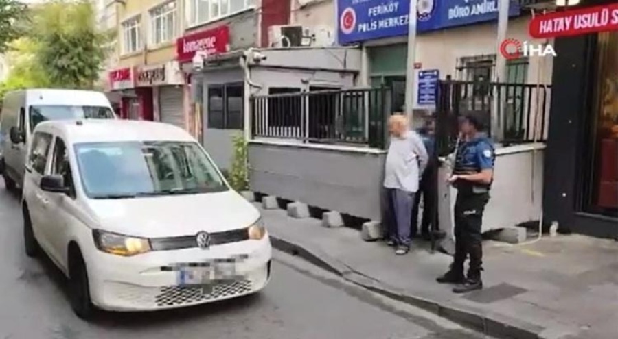 Pencereden uygunsuz hareketlerle çocukları taciz etti