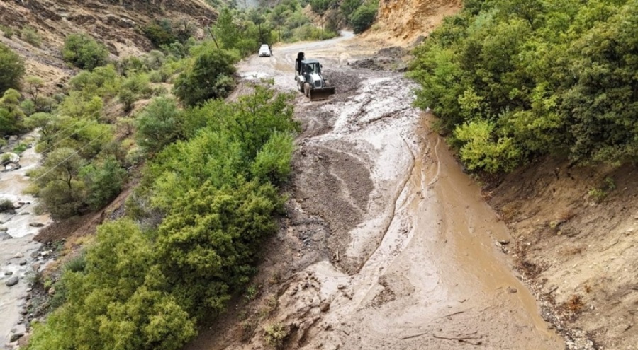 Sağanak yağış heyelana neden oldu