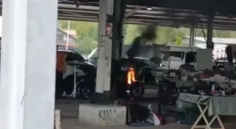 Pazar yerinde elektrikli bisiklet alev aldı