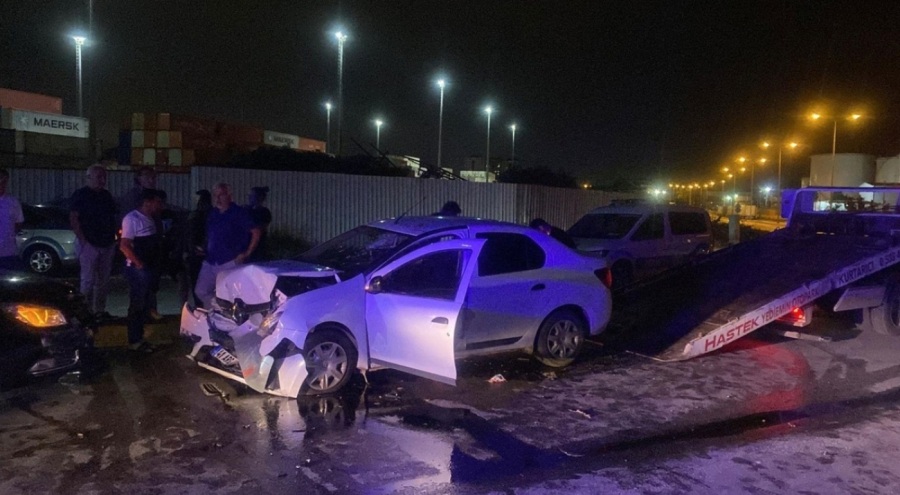 İki otomobil kafa kafaya çarpıştı: 5 yaralı