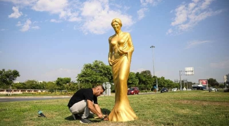 Altın Portakal'ın sembolü "Venüs" heykelleri Antalya sokaklarında