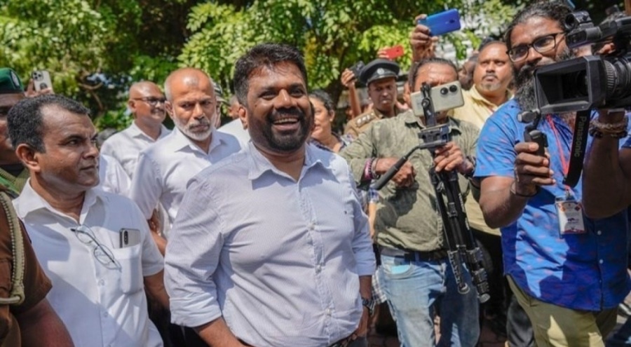 Marksist devlet başkanı göreve başladı: "Temiz" siyaset sözü verdi