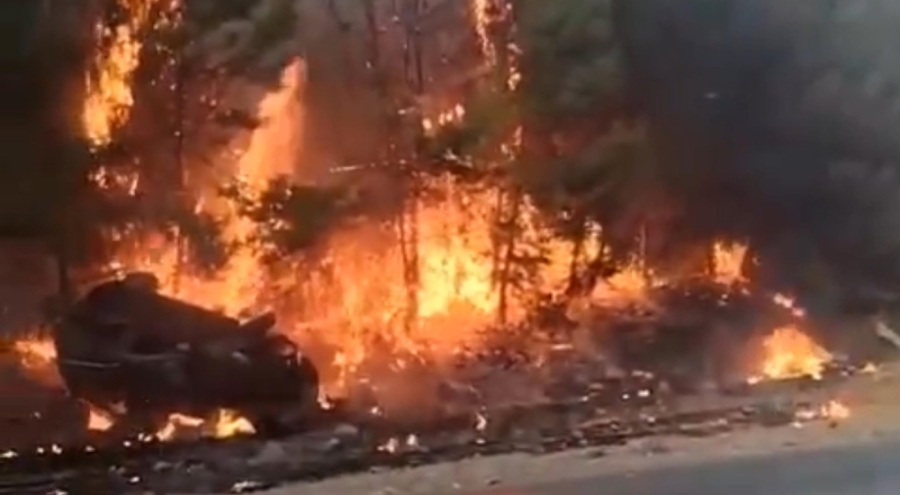 Motosikletle hafif ticari araç çarpıştı