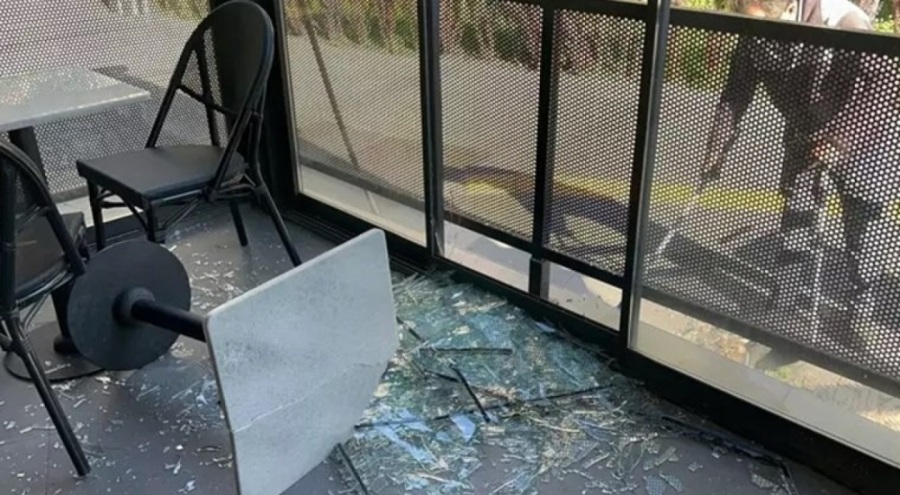 Starbucks'a taşlı saldırı! İsrail'i protesto etmek için camları kırdı