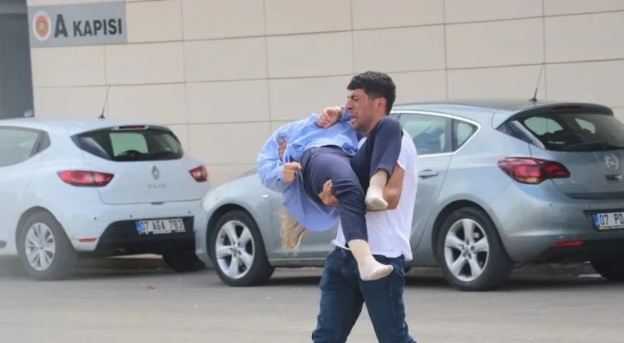 Seyir halinde hakimiyetini kaybetti! 2 genç de yaşamını yitirdi