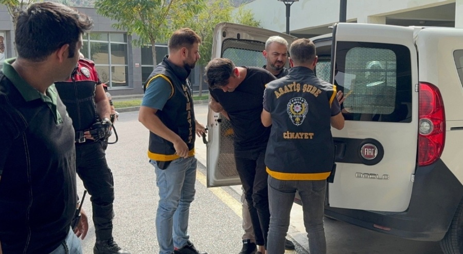 Manisa'da boşanma aşamasında olduğu eşini boğarak öldüren zanlı tutuklandı!