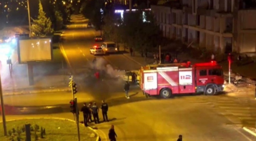 Hareket halindeki araç alev alev yandı!