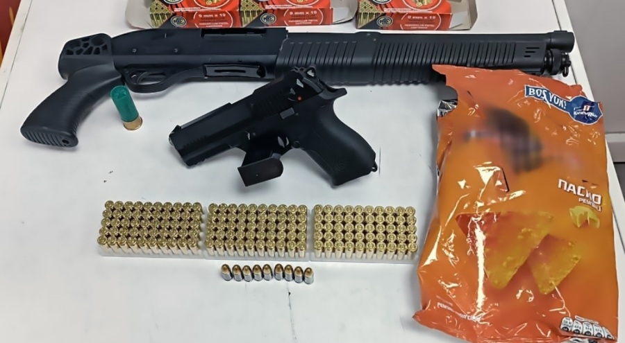 Tekel bayisinde cips paketinden tabanca çıktı!