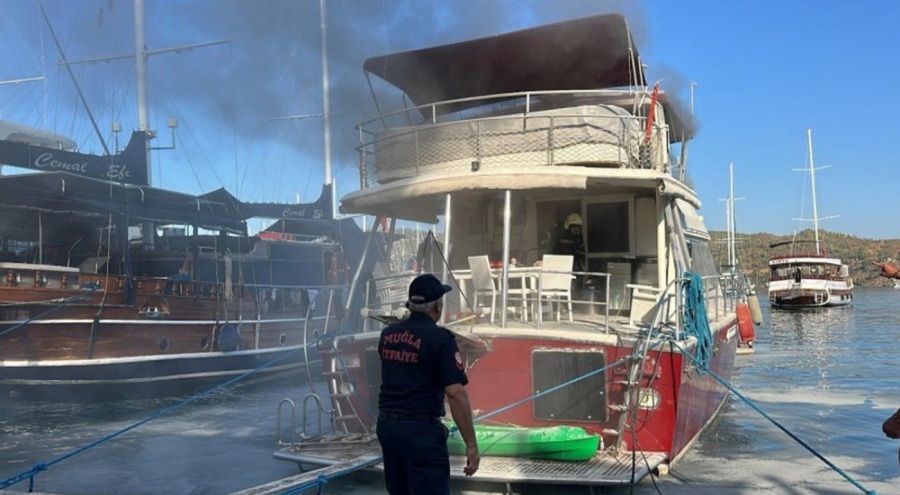 Fethiye'de tekne alev aldı!