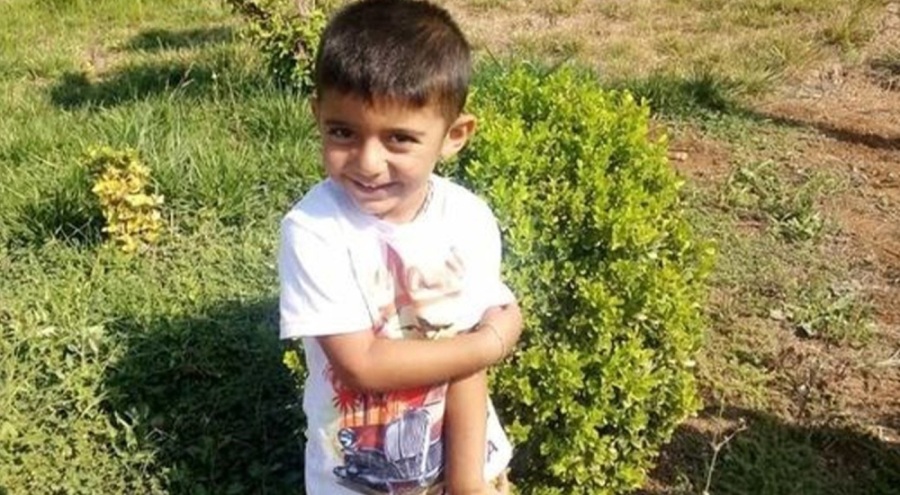 4 yaşındaki çocuk babasının traktörünün altında kalarak öldü!