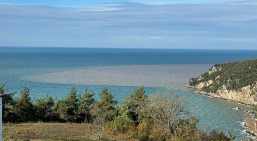 Bartın'da denizin rengi değişti