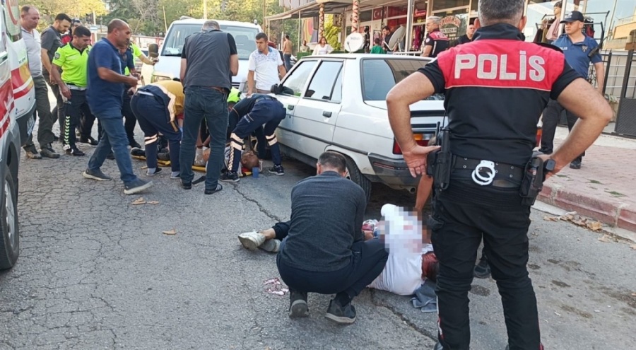 Yanında eşi ve çocuğu olan husumetlisine bıçakla saldırdı: 2 ağır yaralı
