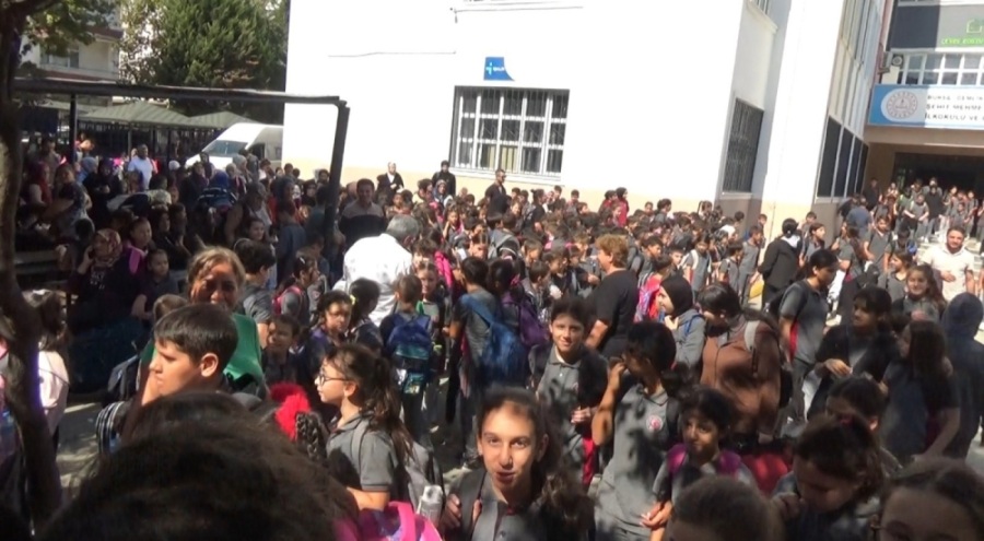 Gemlik'te veliler yeni okul yapılmamasına isyan etti