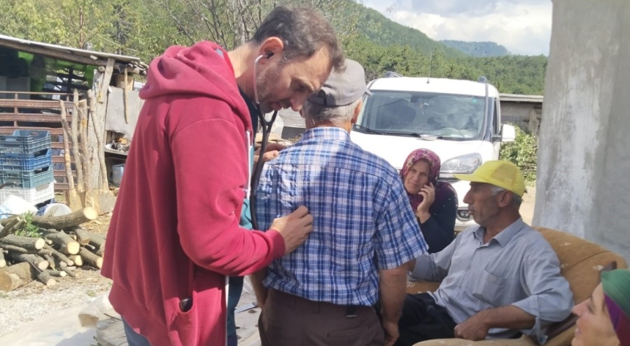 Bursa'da doktor hastanın ayağına gidiyor