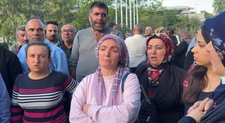 İşsiz kaldıklarını fabrikaya gelince öğrendiler!