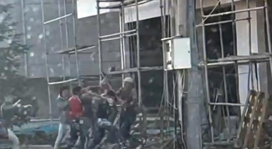 İnşaat işçileri kürek ve sopalı kavga etti