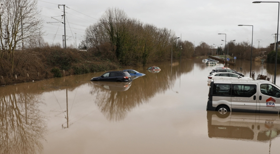 Fransa'da 6 vilayette sel alarmı verildi