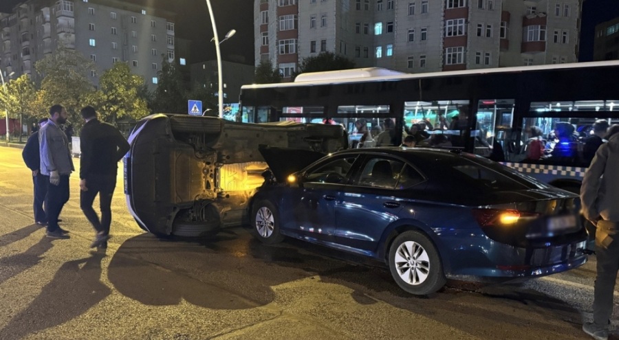 İki araç çarpıştı: 6 yaralı