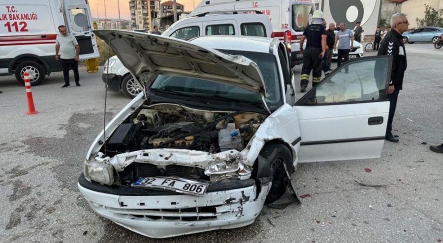 2 otomobil çarpıştı: Çok sayıda yaralı var