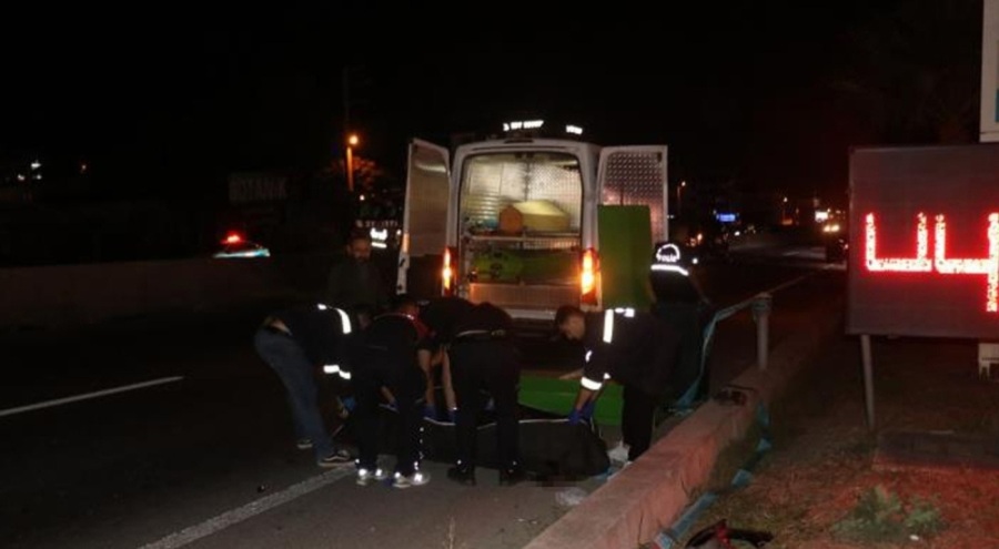 Minibüsün çarptığı 2 kişi yaşamını yitirdi