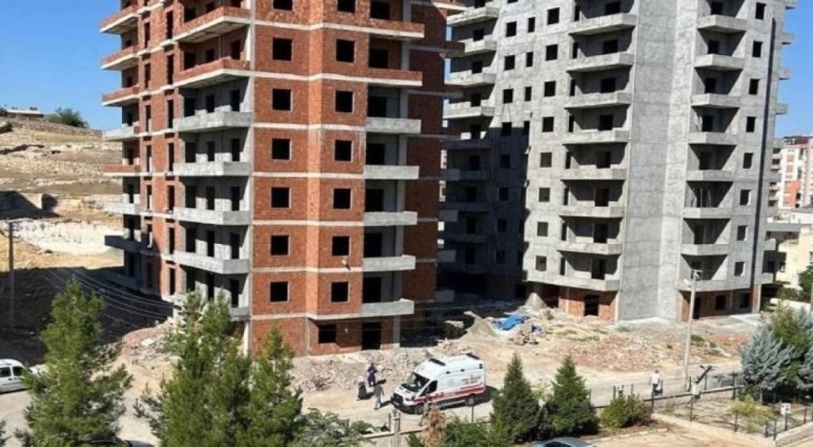 14 yaşındaki Fırat çalıştığı inşaattan düştü!