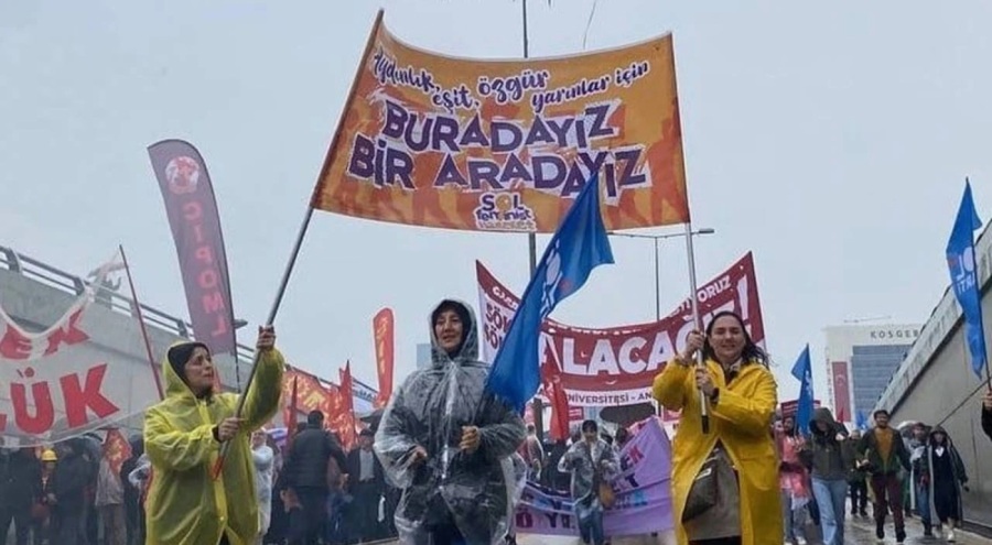 Bursa'da SOL Feminist Hareket laiklik için meydana çıkıyor