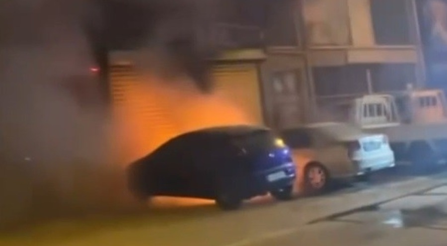 Bursa'da park halindeki otomobil alevlere teslim oldu