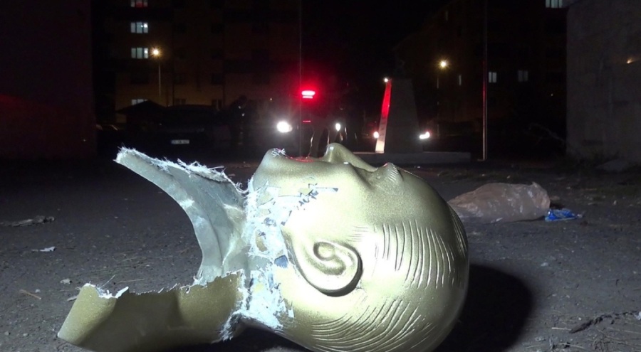 Atatürk büstünü balta ile kıran şüpheli yakalandı